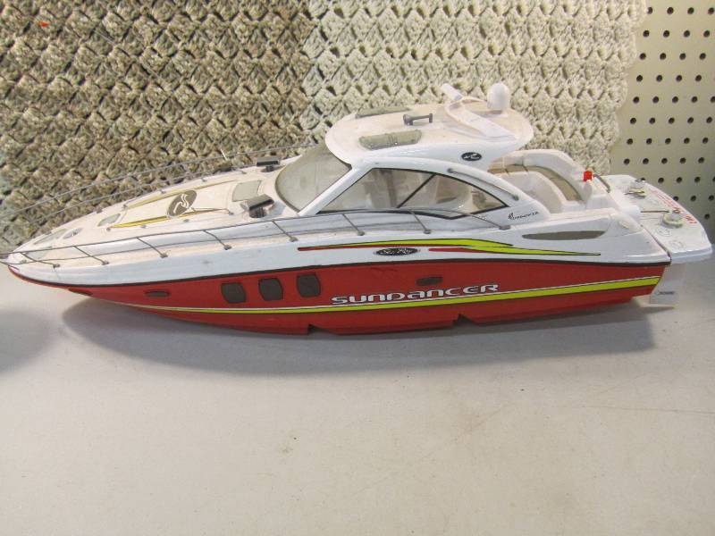lot 283 image: Sea Ray Sundance Remote Control Boa...
