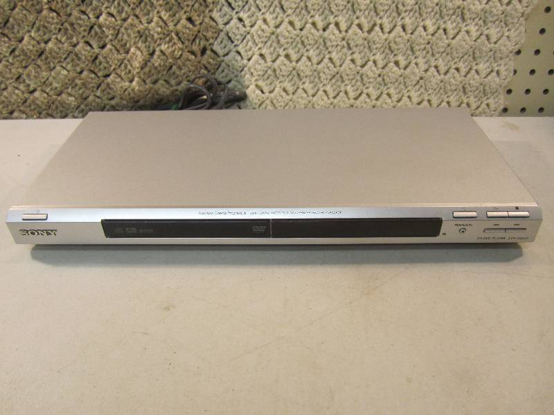 lot 290 image: Sony DVP-NS55P CDDVD Player Powers...