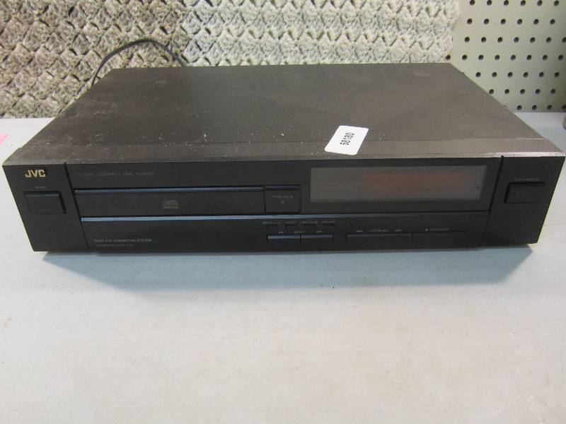 lot 293 image: JVC XL-V112 CD Player Powers on. Tr...