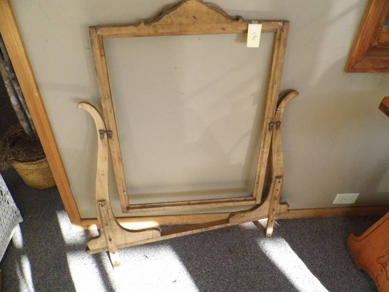 lot 2 image: Dresser Mirror Frame