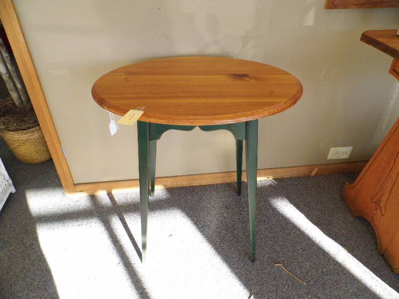 lot 7 image: Oval Table