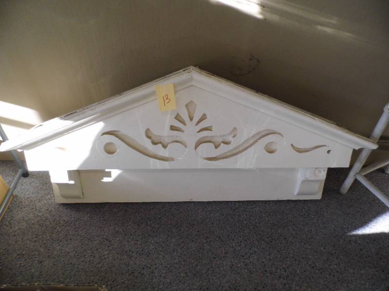 lot 13 image: Window Topper