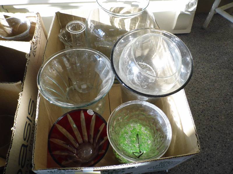 lot 12 image: Assorted Vases