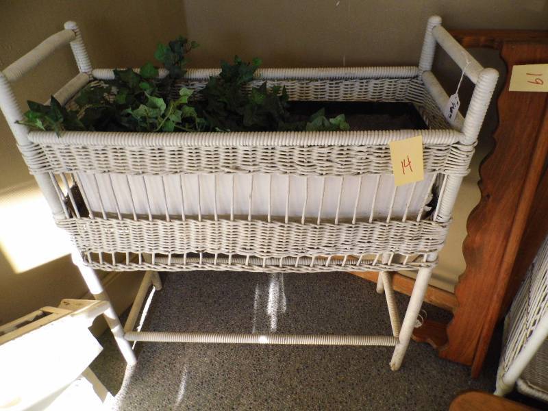 lot 14 image: Wicker Plant Stand