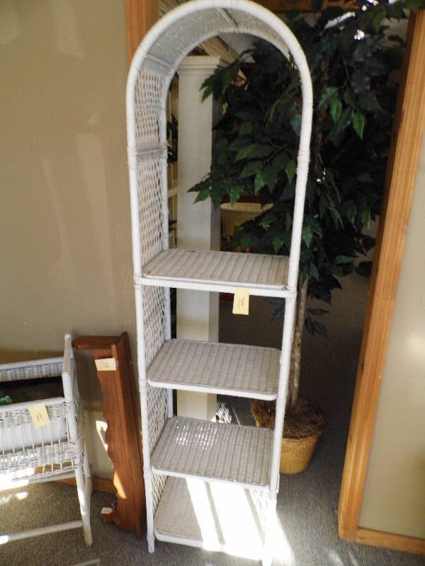 lot 18 image: White Wicker Shelf