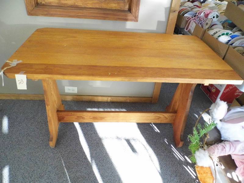 lot 23 image: Table