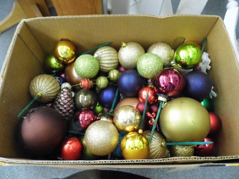 lot 63 image: Assorted Christmas Oraments