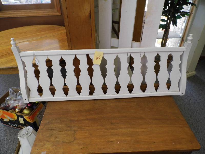 lot 65 image: Wood Dcor
