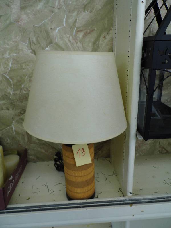 lot 73 image: Lamp w Shade