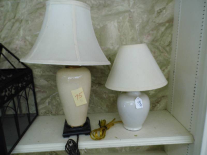 lot 75 image: Lot of 2 Lamps