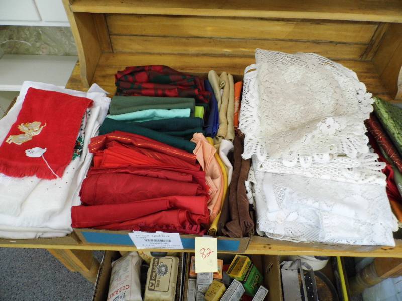 lot 82 image: Doilies - Table Cloths - Napkins