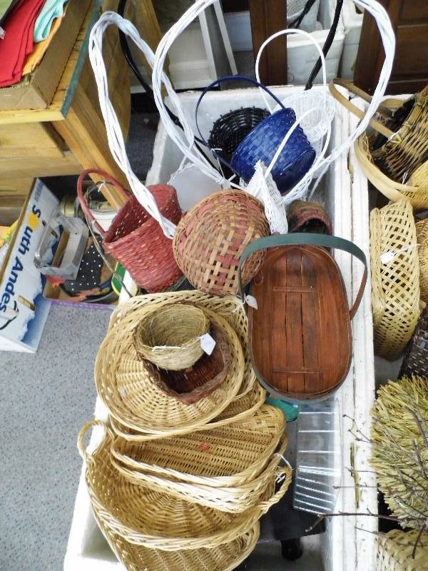 lot 83 image: Baskets