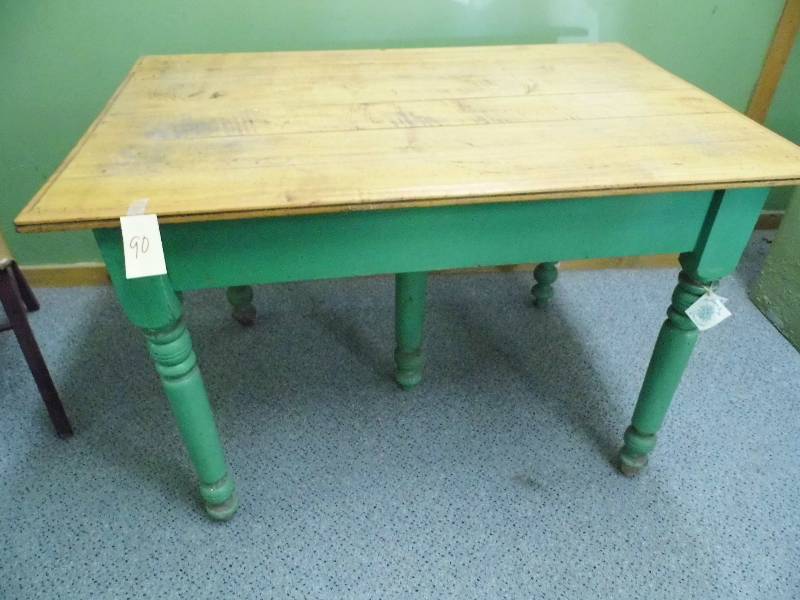 lot 90 image: Table