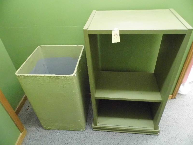 lot 92 image: Display Shelves