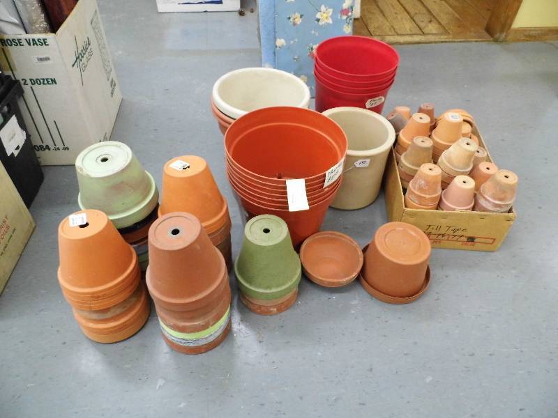 lot 107 image: Assroted Pots