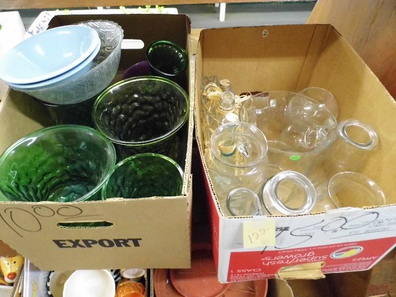 lot 122 image: Assorted Vases