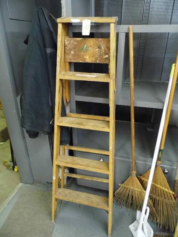 lot 135 image: Step Ladder