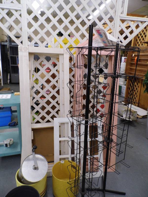 lot 139 image: Display Rack