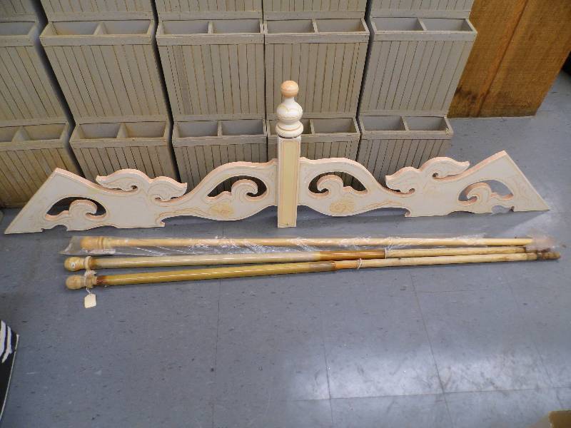 lot 146 image: Poles - Wall Dcor