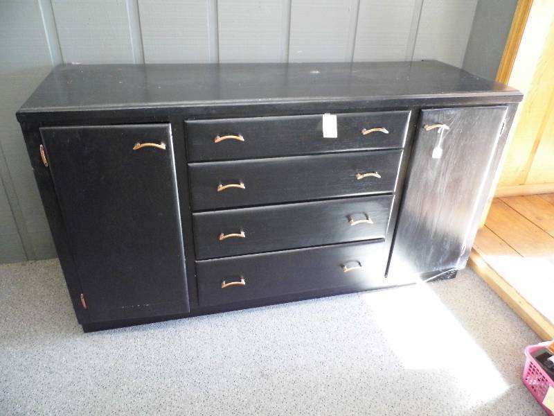 lot 156 image: Buffet
