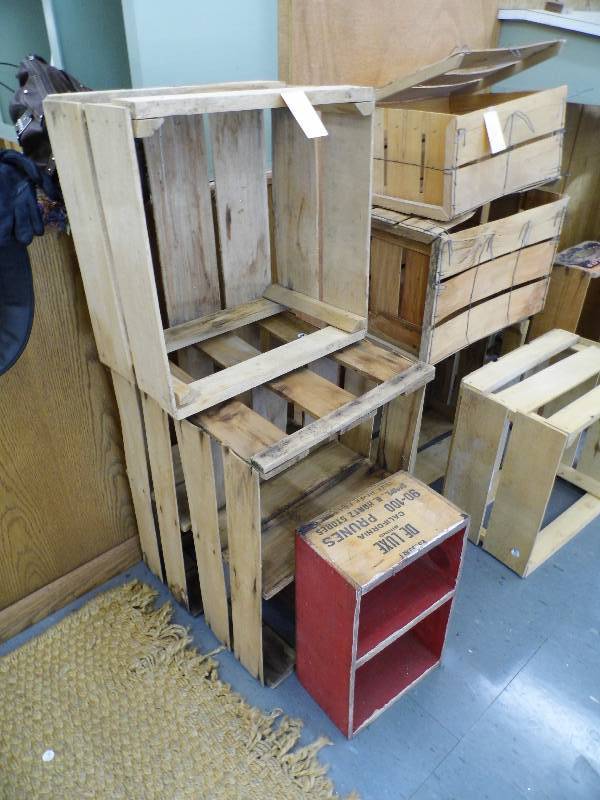 lot 162 image: Assorted Crates