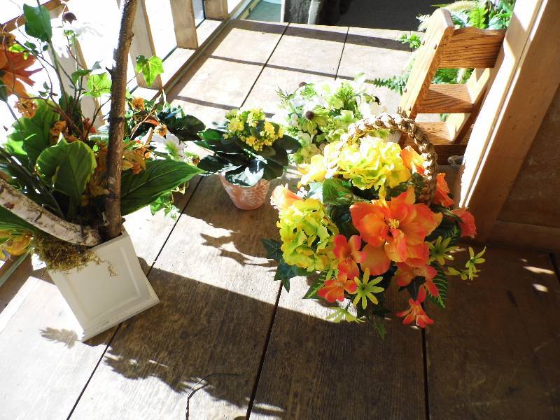 lot 184 image: Shelf - Floral Arrangements