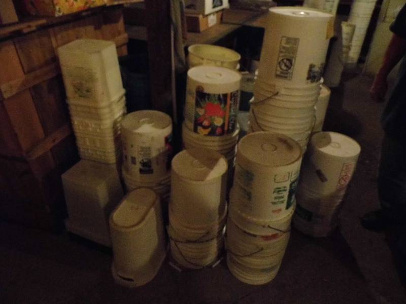 lot 194 image: Buckets