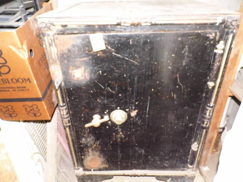 lot 195 image: Safe