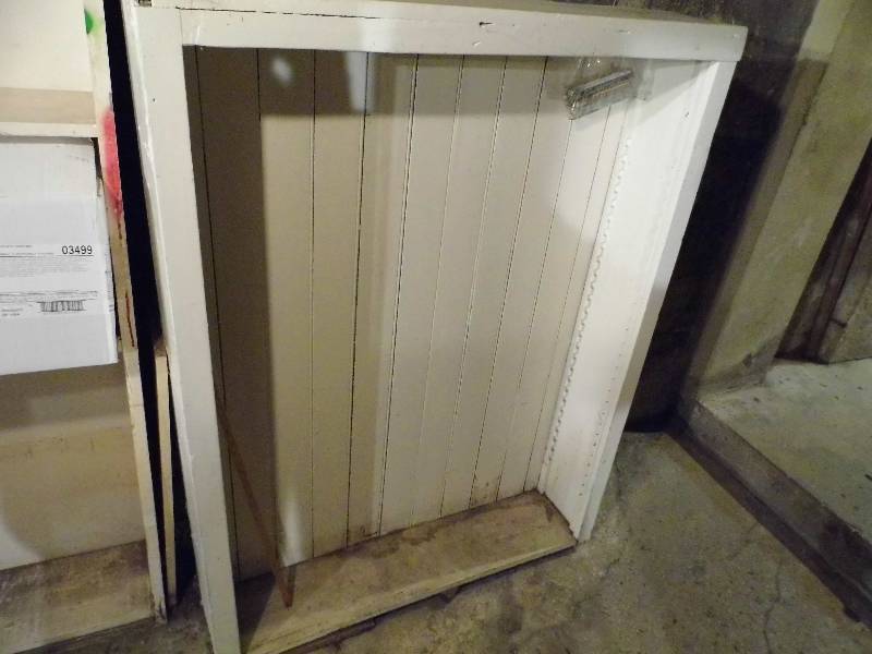 lot 197 image: Shelf