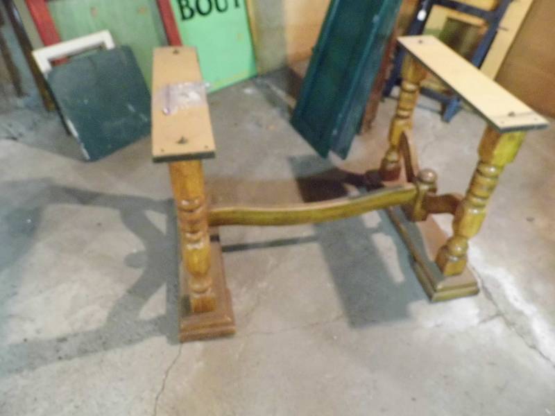 lot 200 image: Table Base