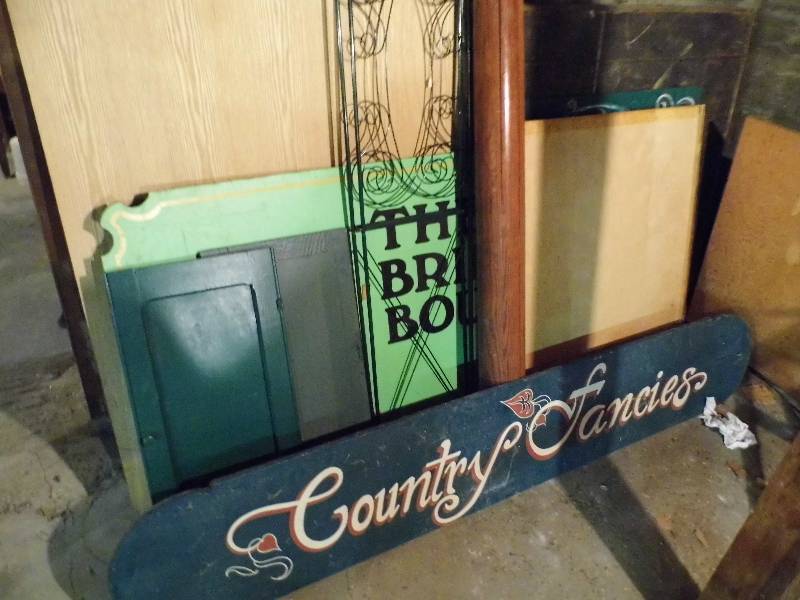 lot 202 image: Signage - Pillar - Wood