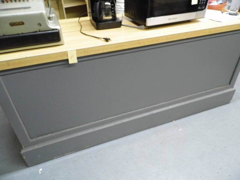lot 206 image: Counter
