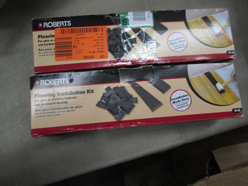 lot 43 image: Lot of 2 Roberts Laminate and Wood ...