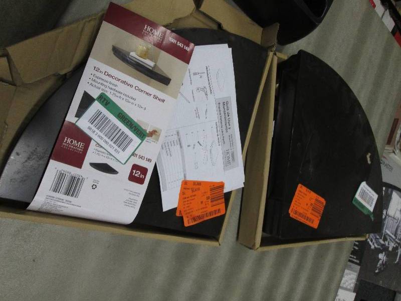 lot 143 image: Lot of 2 Home Decorators Collection...