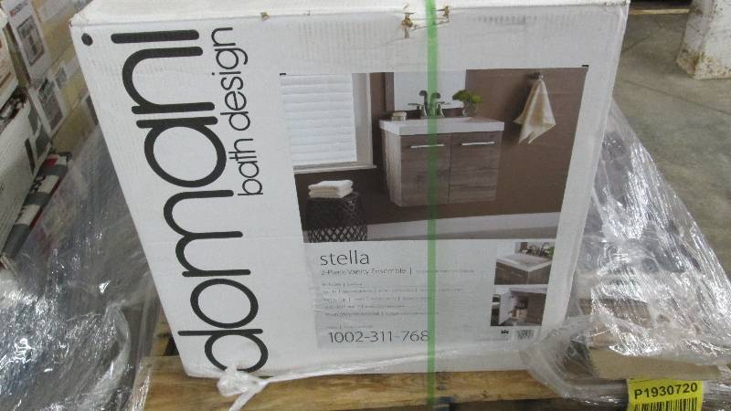 lot 197 image: Domani Stella in 24.50 in. W x 18.7...