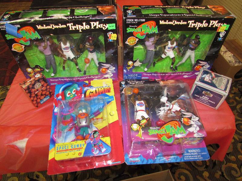 MICHAEL JORDAN FIGURES, FOOTBALL CARDS, BASKETBALL CARDS