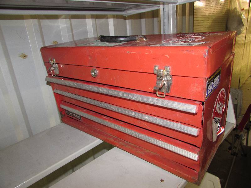 METAL TOOL BOX WITH CONTENTS
