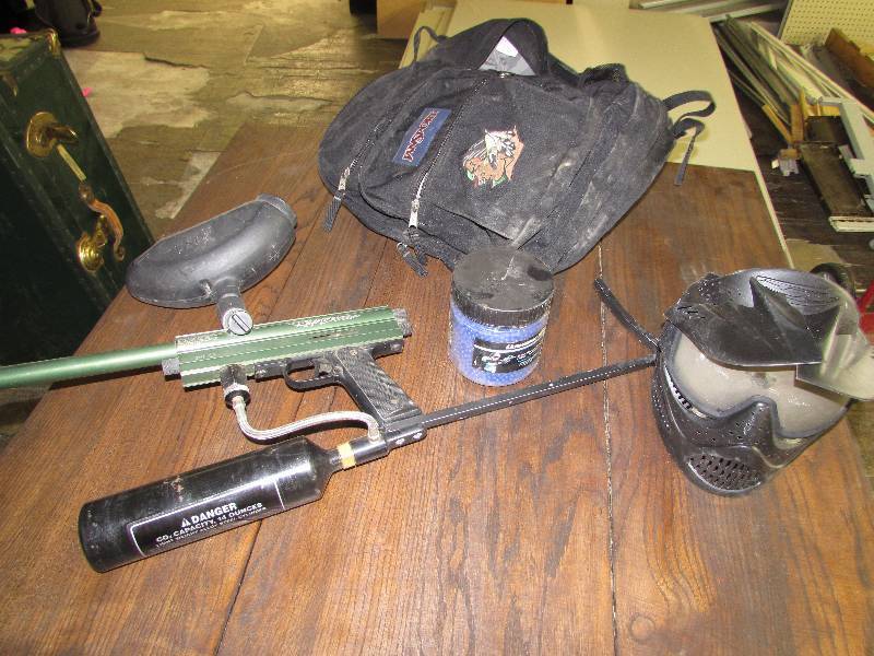 PAINTBALL GUN, BALLS AND MASKHEADGEAR