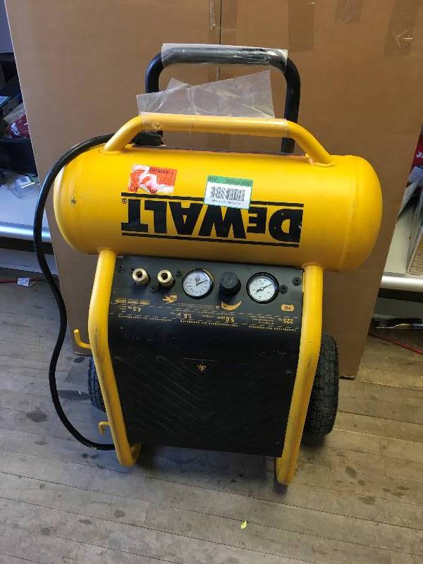 lot 1 image: Dewalt 4.5 Gal. Portable Electric Air Compressor used in very good condition