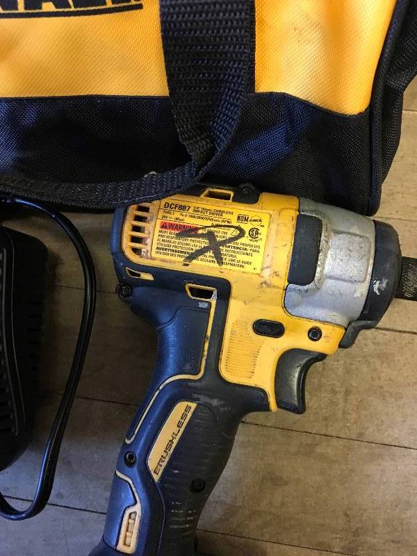 lot 5 image: Dewalt 20-volt Max 14 in. Impact Driver with Battery and  charger used in good working condition