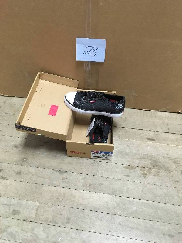 lot 28 image: Levis Kids BosGirls Stan Buck C Black Demin Sneakers Gym Shoes - Size 2 New