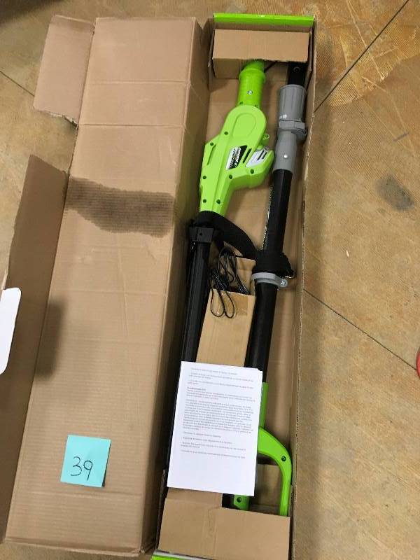 lot 39 image: Earthwise Cordless 24 Volt Lithium-Ion 17-Inch Hedge TRIMMER NEW
