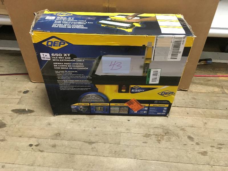 lot 43 image: QEP  34 HP 120-Volt Tile Saw for Wet Cutting of Ceramic and Porcelain Tile used in working condition