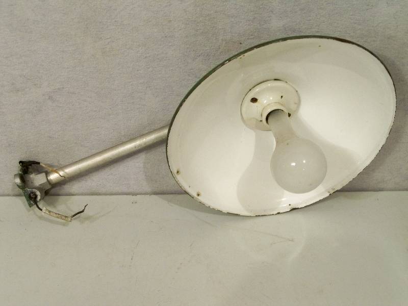 lot 3 image: Porcelain Lamp Fixture