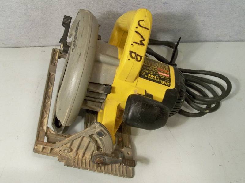 lot 5 image: DeWALT Circular Saw