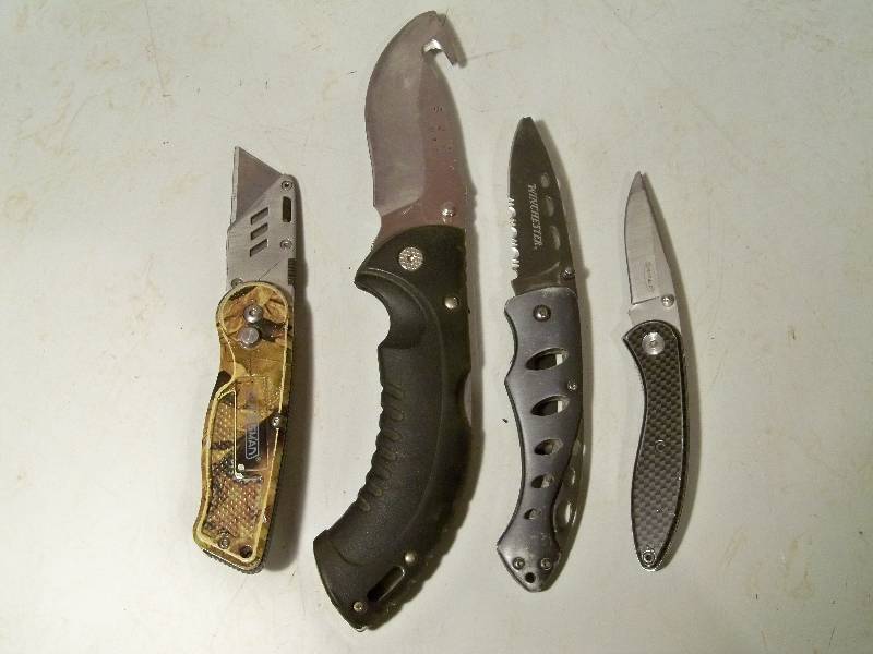 lot 15 image: Buck Knife