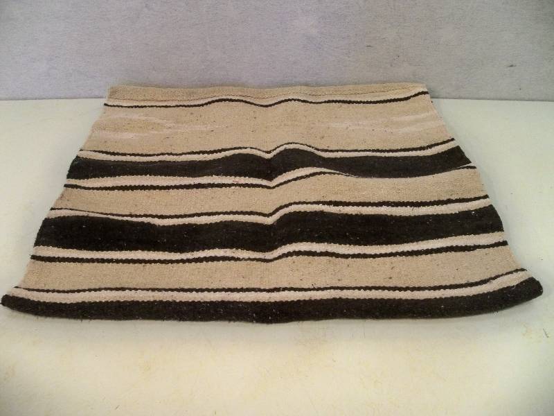 lot 21 image: Western Blankets