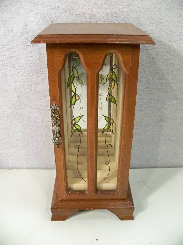 lot 68 image: Jewelry Boxes