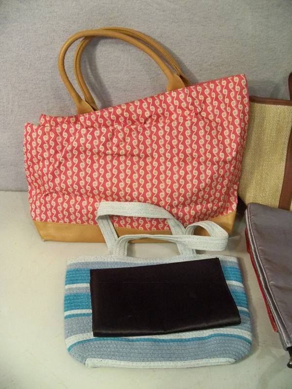 lot 67 image: Purses