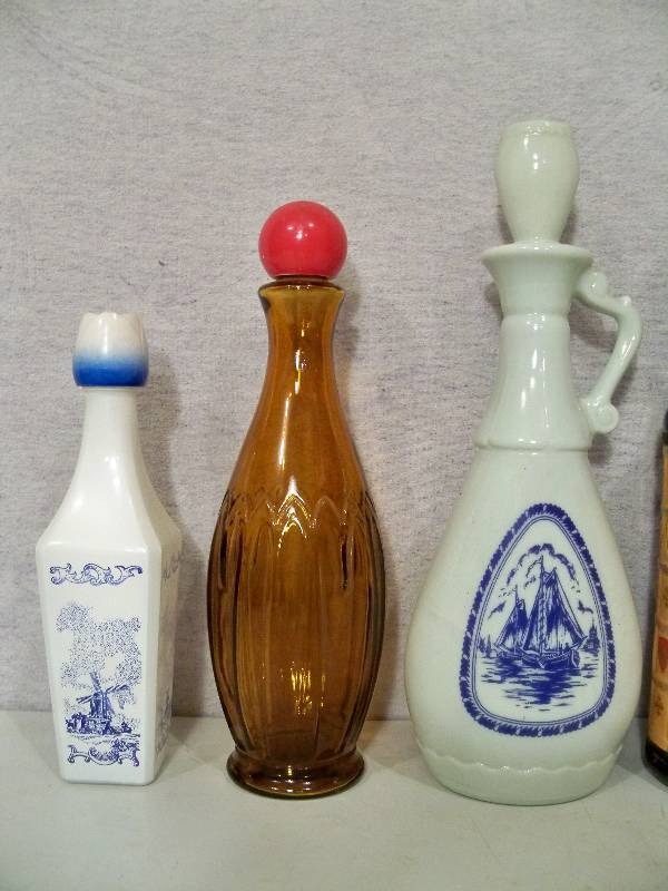 lot 66 image: Decanters